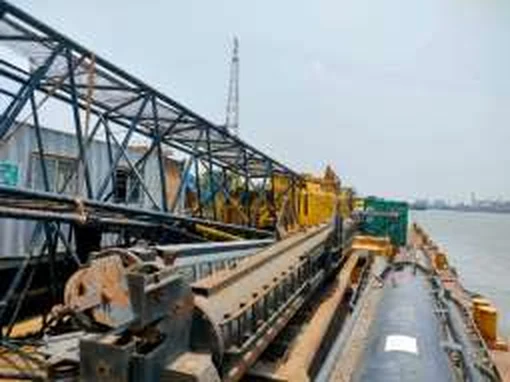 Large project structure transported by barge